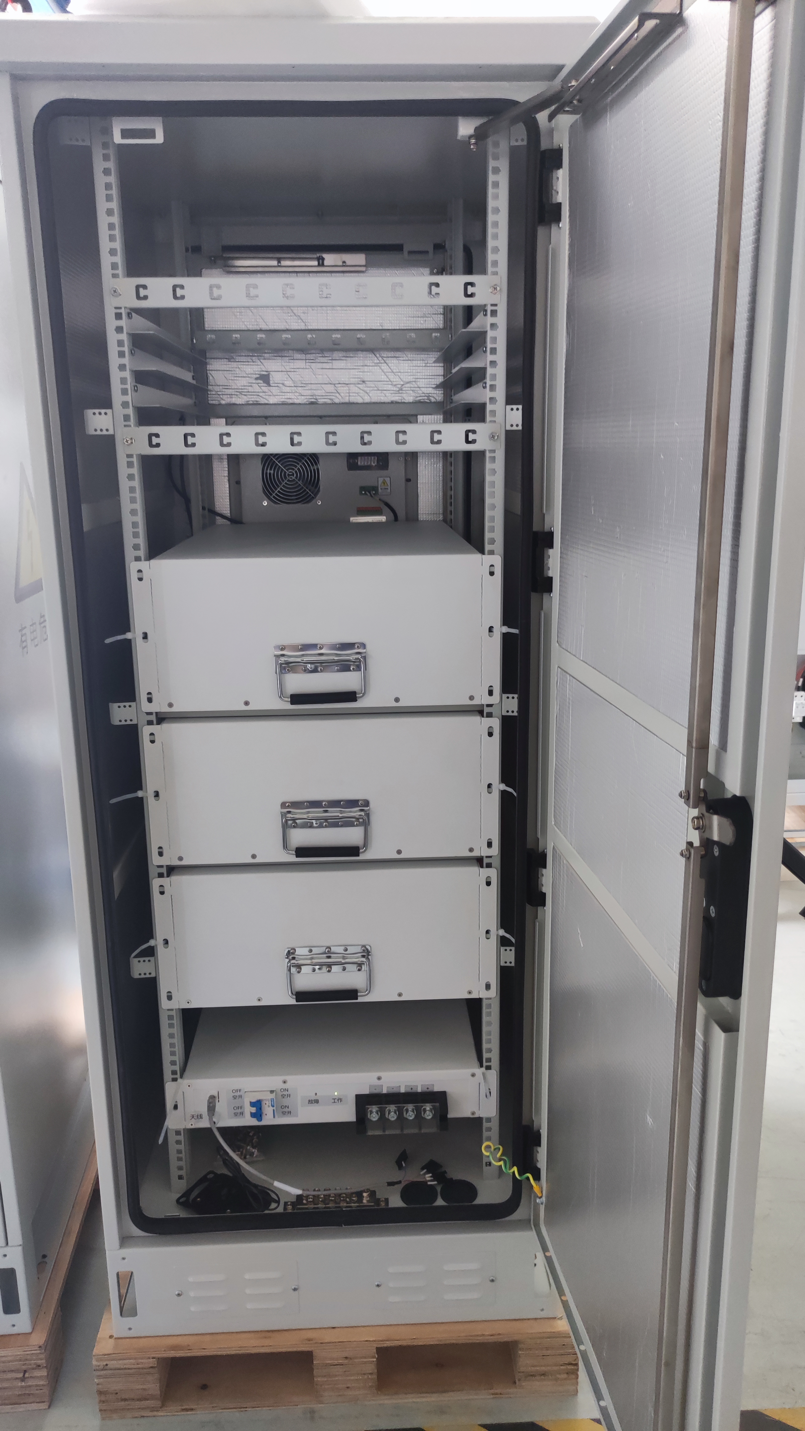 نظام تخزين الطاقة C&I بقدرة 230 فولت 35 كيلو وات في الساعة